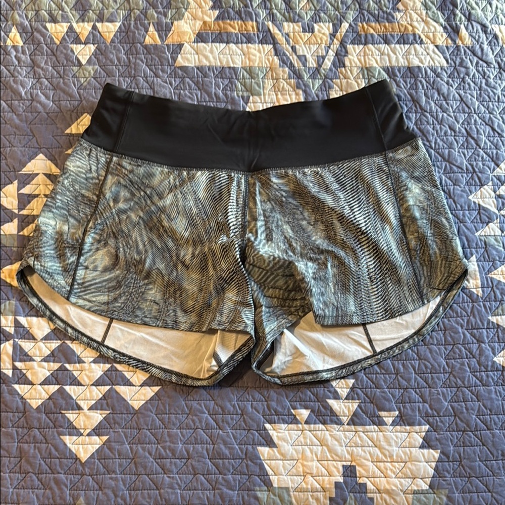 EUC Women’s lululemon speed up shorts 4 inch inseam size 6